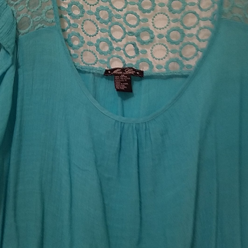 Blouse - Picture 2 of 3
